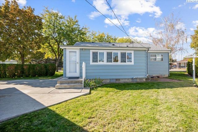 302 Rossell Ave, Richland, WA 99352