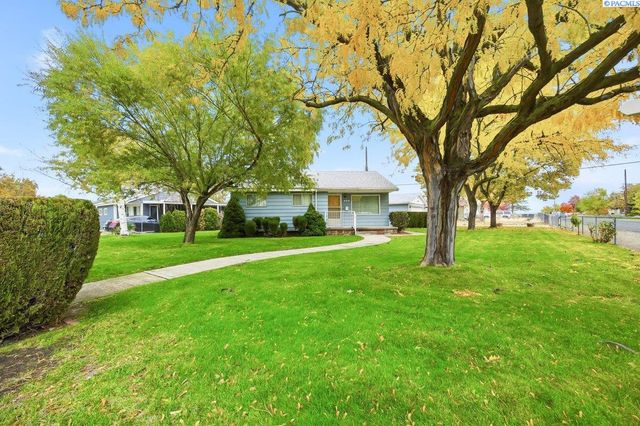 302 Rossell Ave, Richland, WA 99352