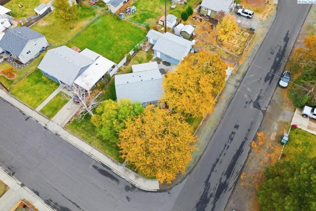 302 Rossell Ave, Richland, WA 99352