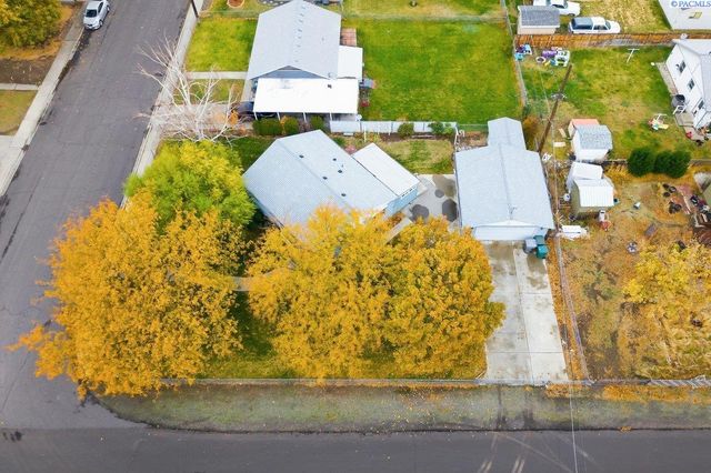 302 Rossell Ave, Richland, WA 99352