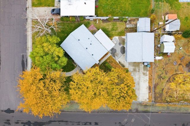 302 Rossell Ave, Richland, WA 99352