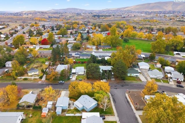302 Rossell Ave, Richland, WA 99352
