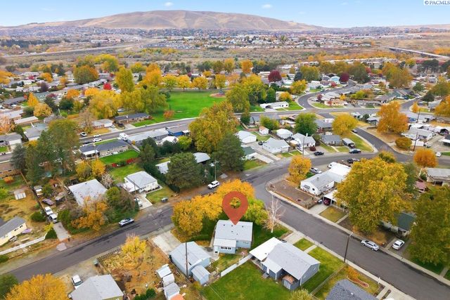 302 Rossell Ave, Richland, WA 99352