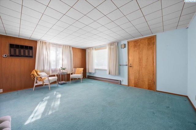 302 Rossell Ave, Richland, WA 99352