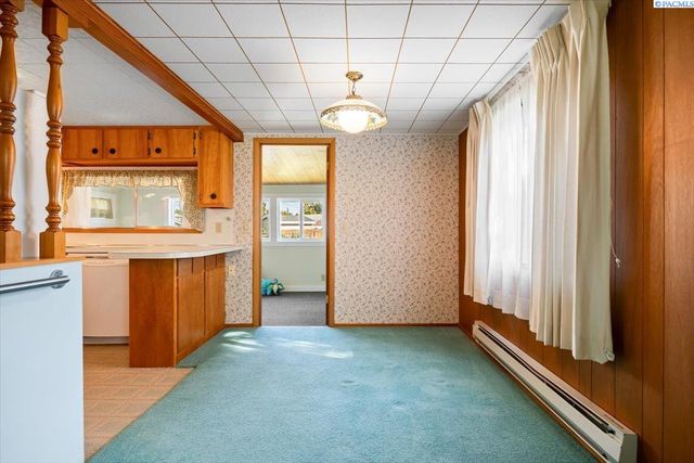 302 Rossell Ave, Richland, WA 99352