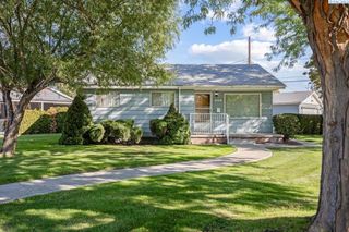 302 Rossell Ave, Richland, WA 99352