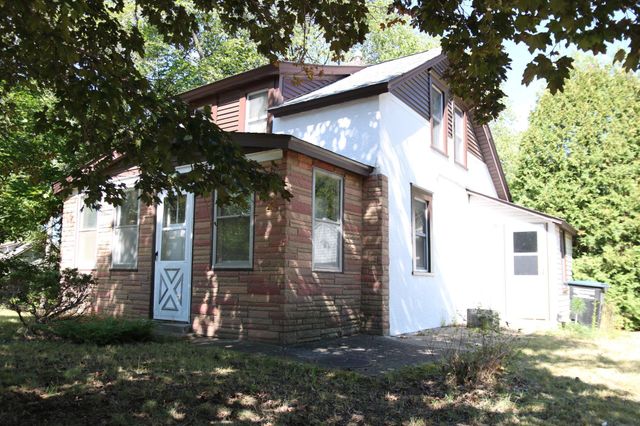 2466 Dale Street N, Roseville, MN 55113