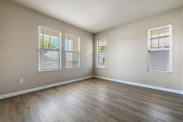 648 11th Street, Sanger, CA 93657