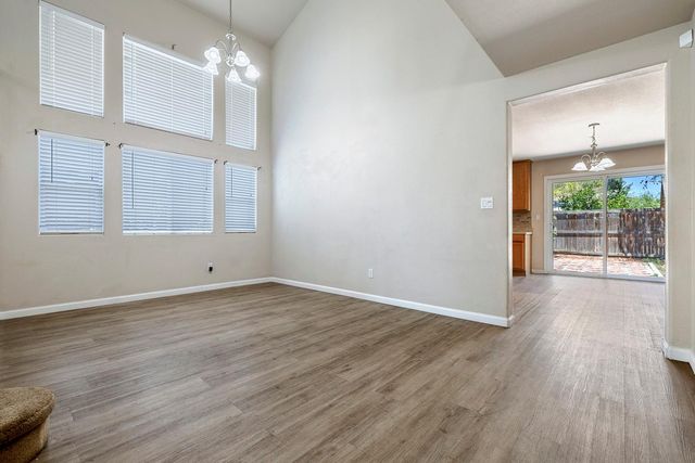 648 11th Street, Sanger, CA 93657
