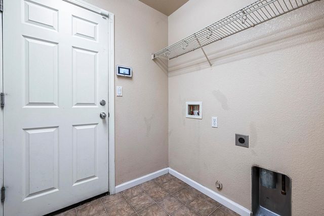 648 11th Street, Sanger, CA 93657