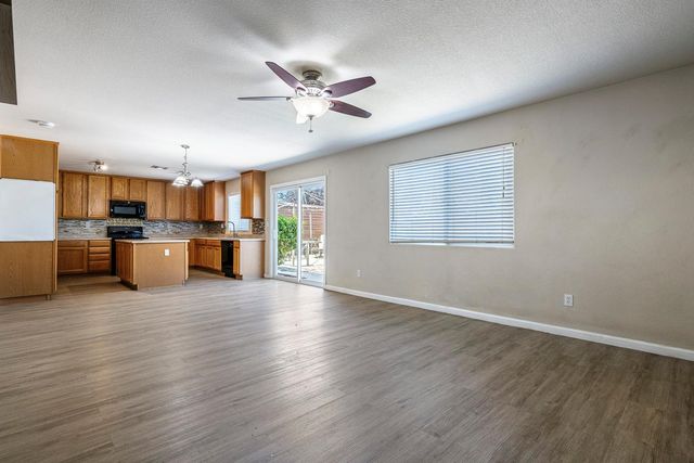 648 11th Street, Sanger, CA 93657