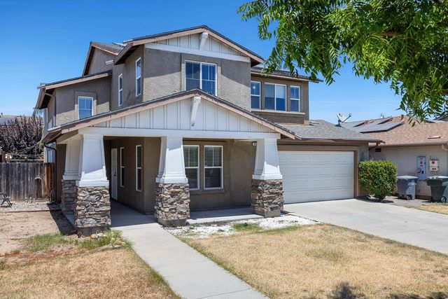 648 11th Street, Sanger, CA 93657