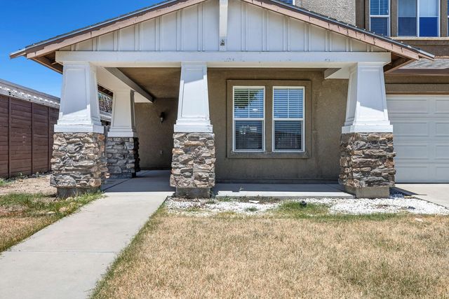 648 11th Street, Sanger, CA 93657