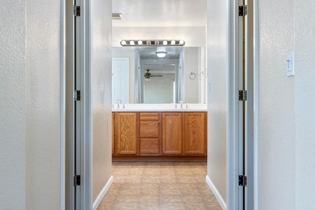 648 11th Street, Sanger, CA 93657