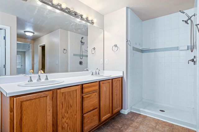 648 11th Street, Sanger, CA 93657