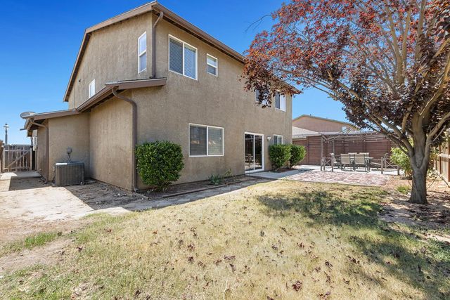 648 11th Street, Sanger, CA 93657