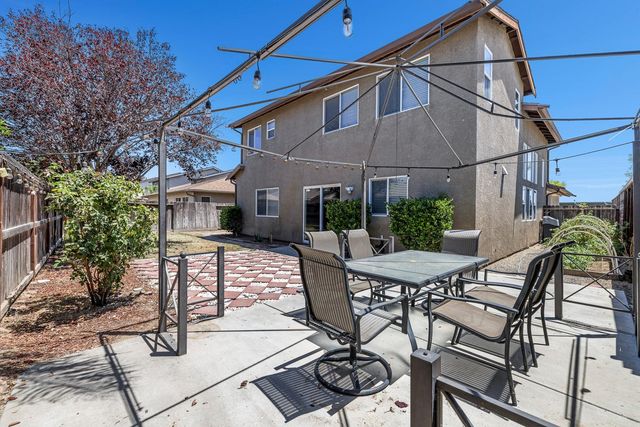 648 11th Street, Sanger, CA 93657
