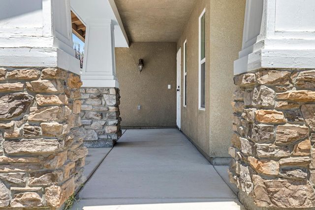 648 11th Street, Sanger, CA 93657