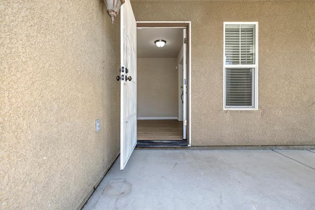 648 11th Street, Sanger, CA 93657
