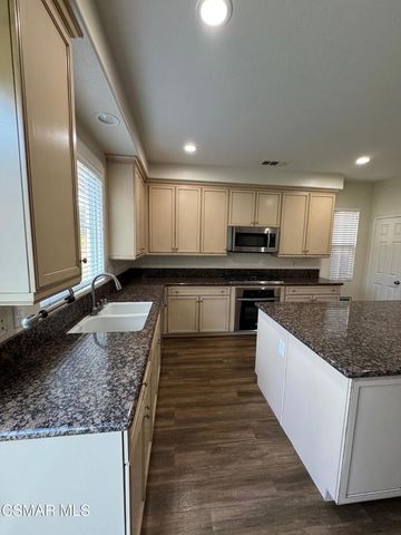 67 Calle Cataluna, Camarillo, CA 93012