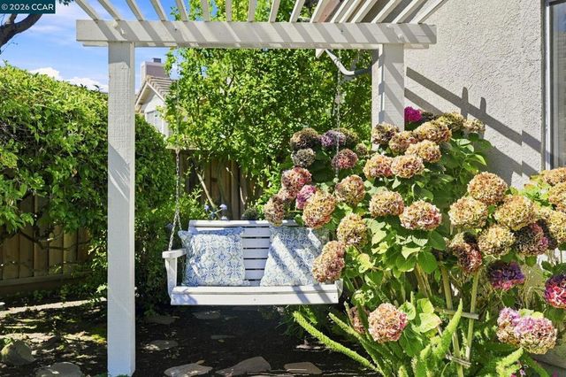 10 Edinburgh Pl, Danville, CA 94526