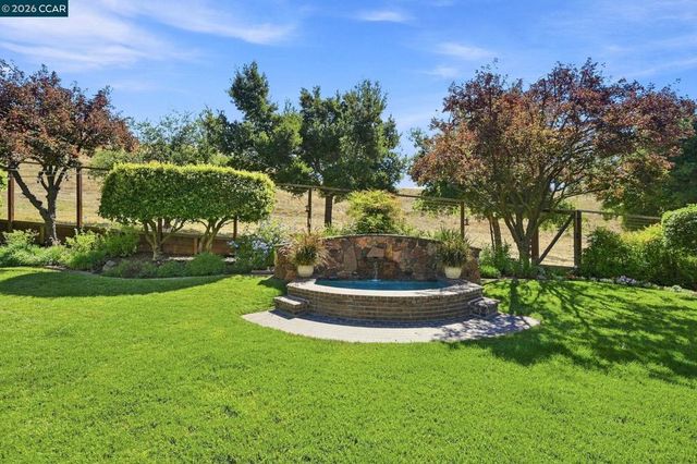 10 Edinburgh Pl, Danville, CA 94526