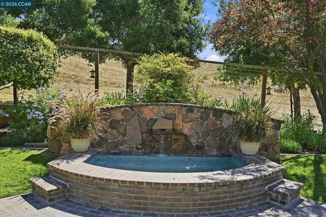 10 Edinburgh Pl, Danville, CA 94526