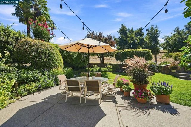 10 Edinburgh Pl, Danville, CA 94526
