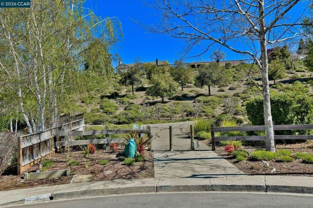 10 Edinburgh Pl, Danville, CA 94526
