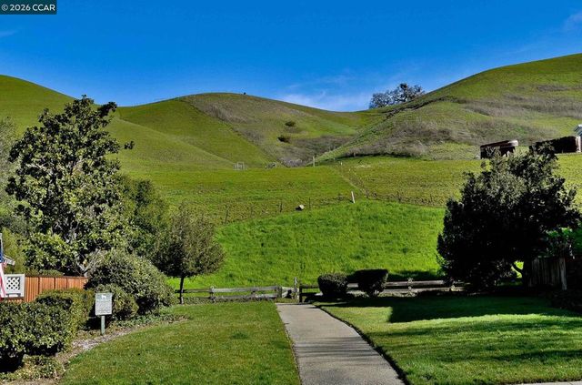 10 Edinburgh Pl, Danville, CA 94526