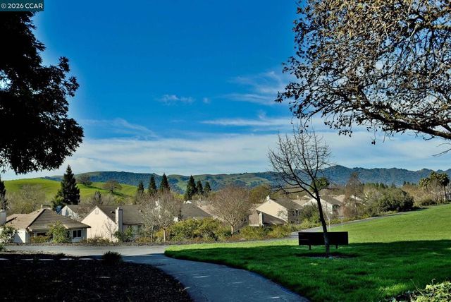 10 Edinburgh Pl, Danville, CA 94526