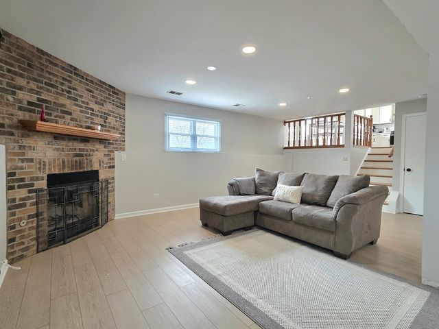 300 W Woodlawn Road, New Lenox, IL 60451