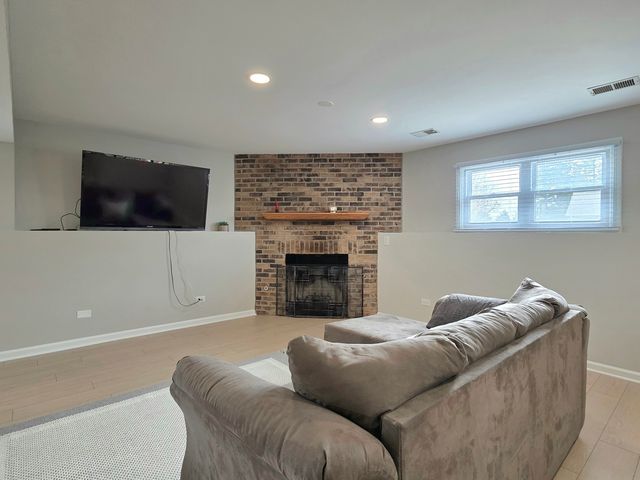 300 W Woodlawn Road, New Lenox, IL 60451