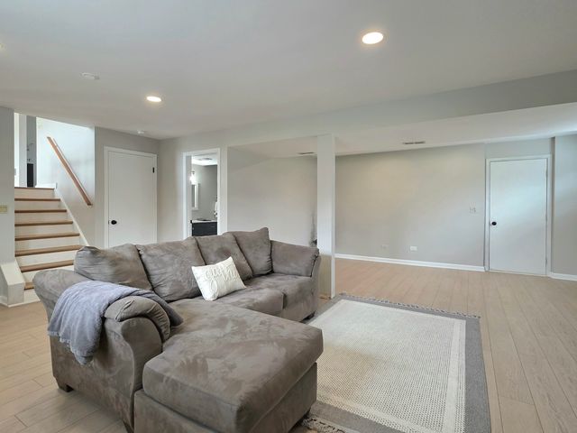 300 W Woodlawn Road, New Lenox, IL 60451