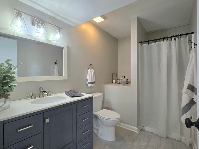 300 W Woodlawn Road, New Lenox, IL 60451