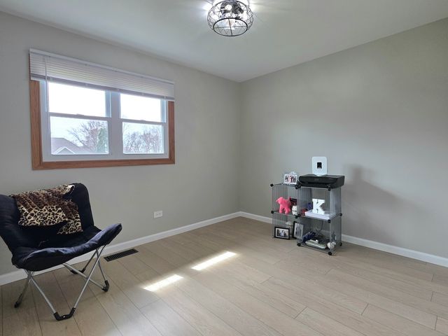 300 W Woodlawn Road, New Lenox, IL 60451