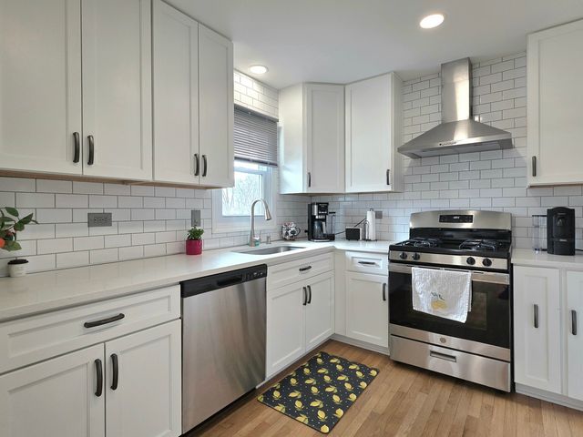 300 W Woodlawn Road, New Lenox, IL 60451