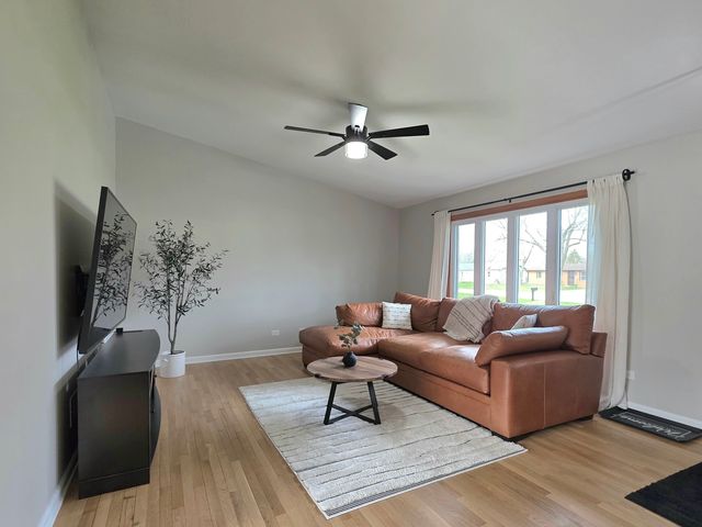 300 W Woodlawn Road, New Lenox, IL 60451