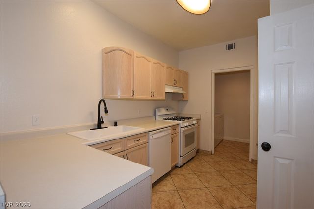 2624 Twin Pines Avenue, Henderson, NV 89074