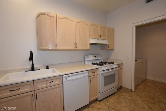 2624 Twin Pines Avenue, Henderson, NV 89074