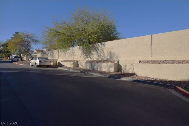 2624 Twin Pines Avenue, Henderson, NV 89074