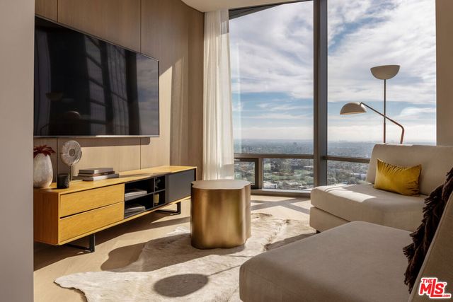 211 W Elm Court 29C, Los Angeles, CA 90067