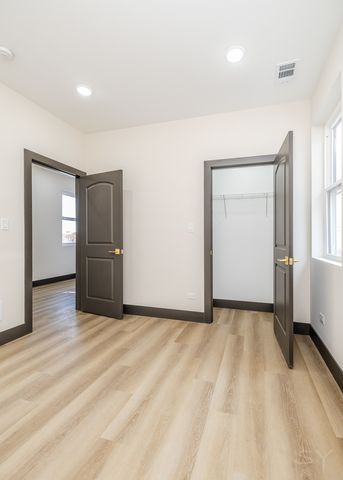 5637 S Prairie Avenue, Chicago, IL 60637