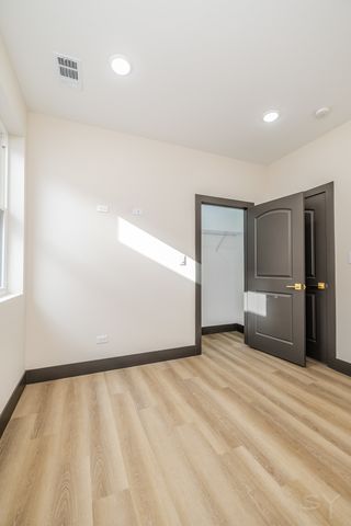 5637 S Prairie Avenue, Chicago, IL 60637