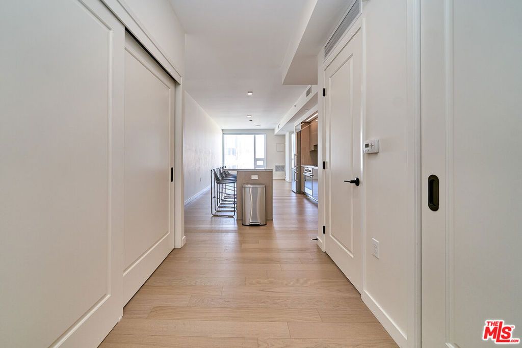 Image 11 of property listing at 1050 S Grand Avenue 1008, Los Angeles, CA 90015