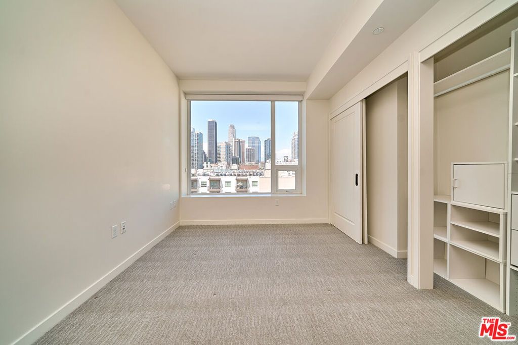 Image 29 of property listing at 1050 S Grand Avenue 1008, Los Angeles, CA 90015