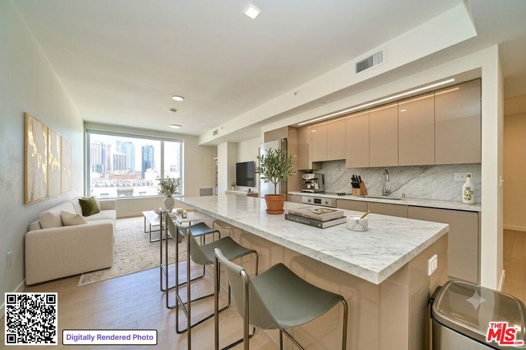 Image 3 of property listing at 1050 S Grand Avenue 1008, Los Angeles, CA 90015