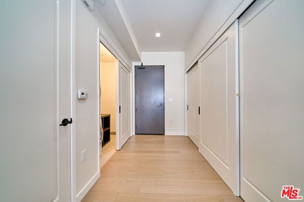 Image 35 of property listing at 1050 S Grand Avenue 1008, Los Angeles, CA 90015