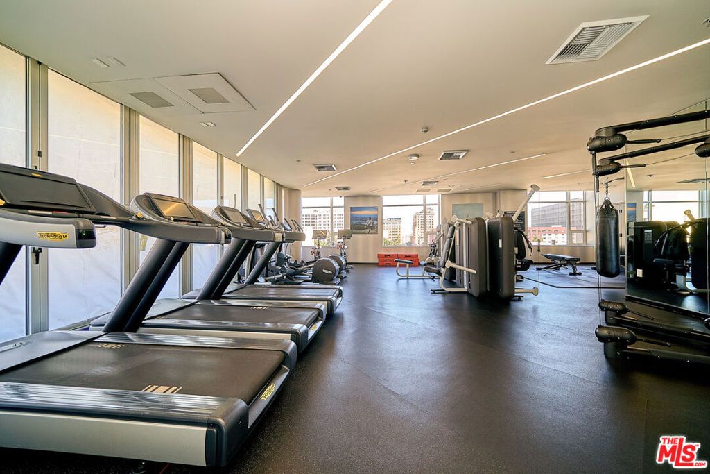 Image 37 of property listing at 1050 S Grand Avenue 1008, Los Angeles, CA 90015