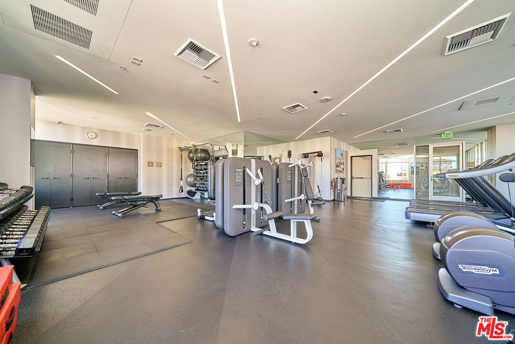 Image 38 of property listing at 1050 S Grand Avenue 1008, Los Angeles, CA 90015